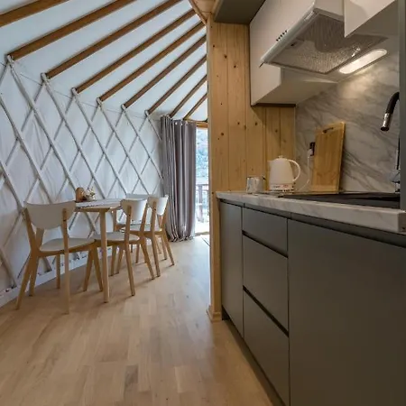 Gorski Glamping - Caloroczne Jurty Z Widokiem Tylmanowa Exterior photo