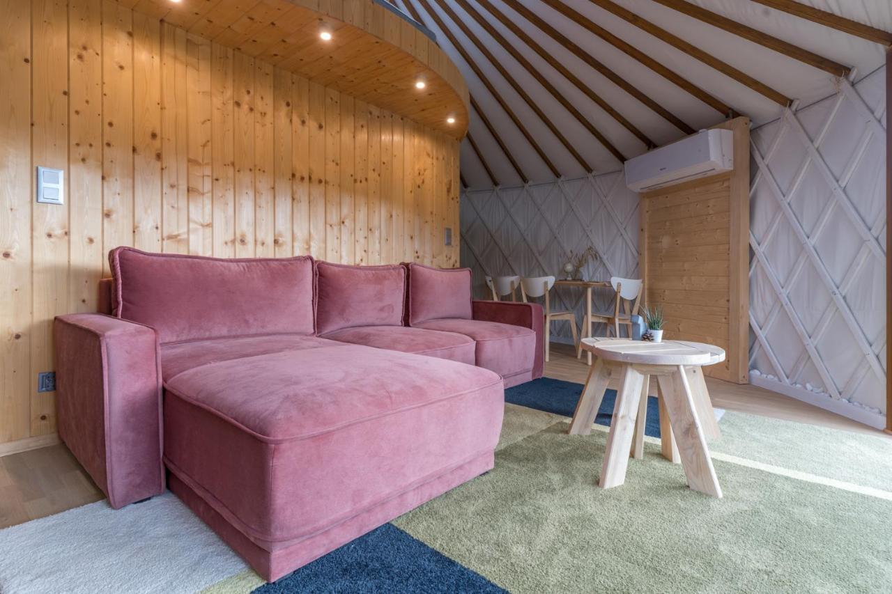 Gorski Glamping - Caloroczne Jurty Z Widokiem Luxury tent Tylmanowa